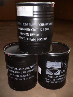 ผงสีดำเกรดอุตสาหกรรม FeCl3 ปราศจากเฟอร์ริกคลอไรด์ Iron III คลอไรด์